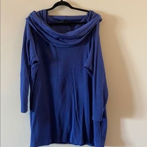 Blue knit like thermal material sweater